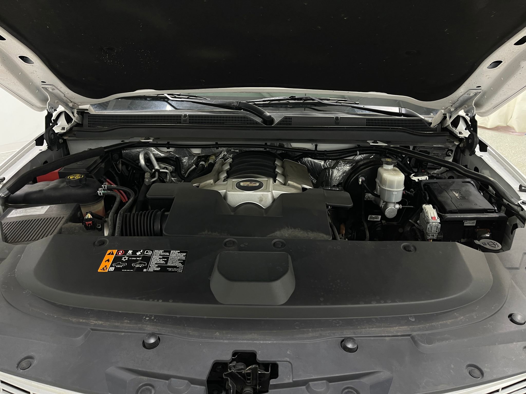 Used 2018 Cadillac Escalade Luxury w/ LPO, Radiant Package image 29