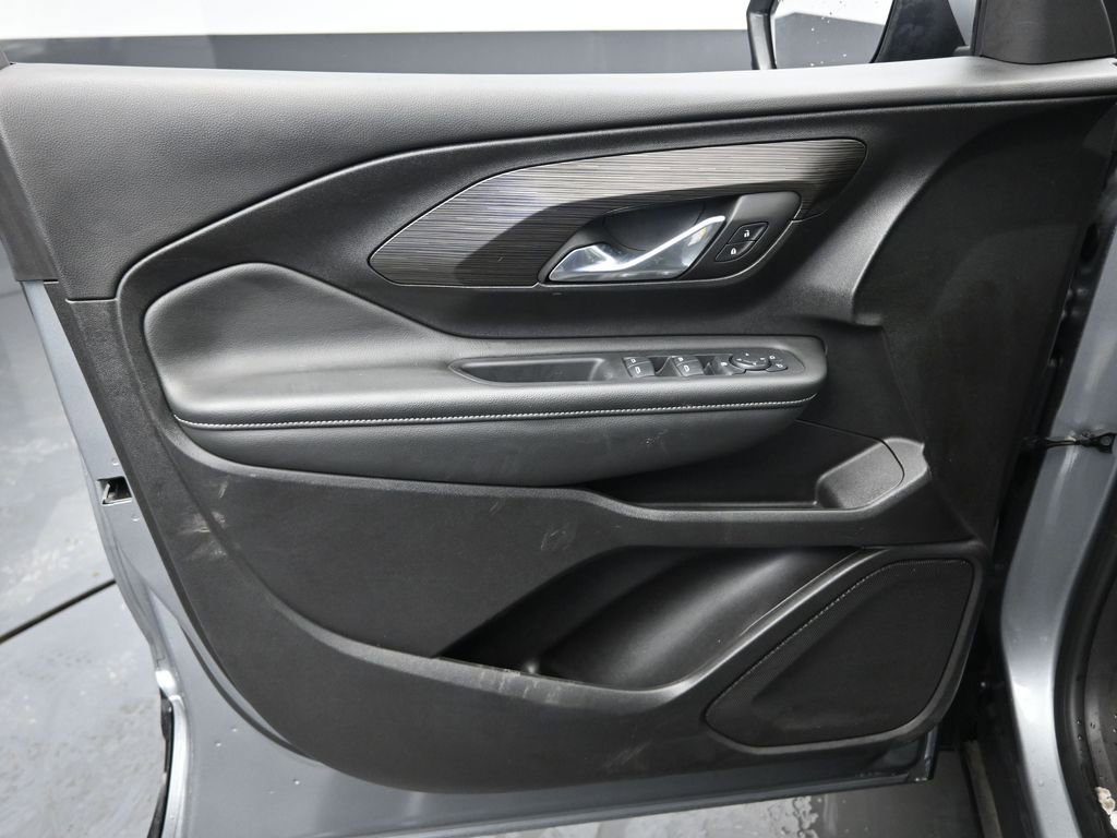 Used 2024 GMC Terrain SLE image 28