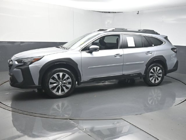 Used 2025 Subaru Outback Touring w/ Popular Package #2 AWD/4WD image 4