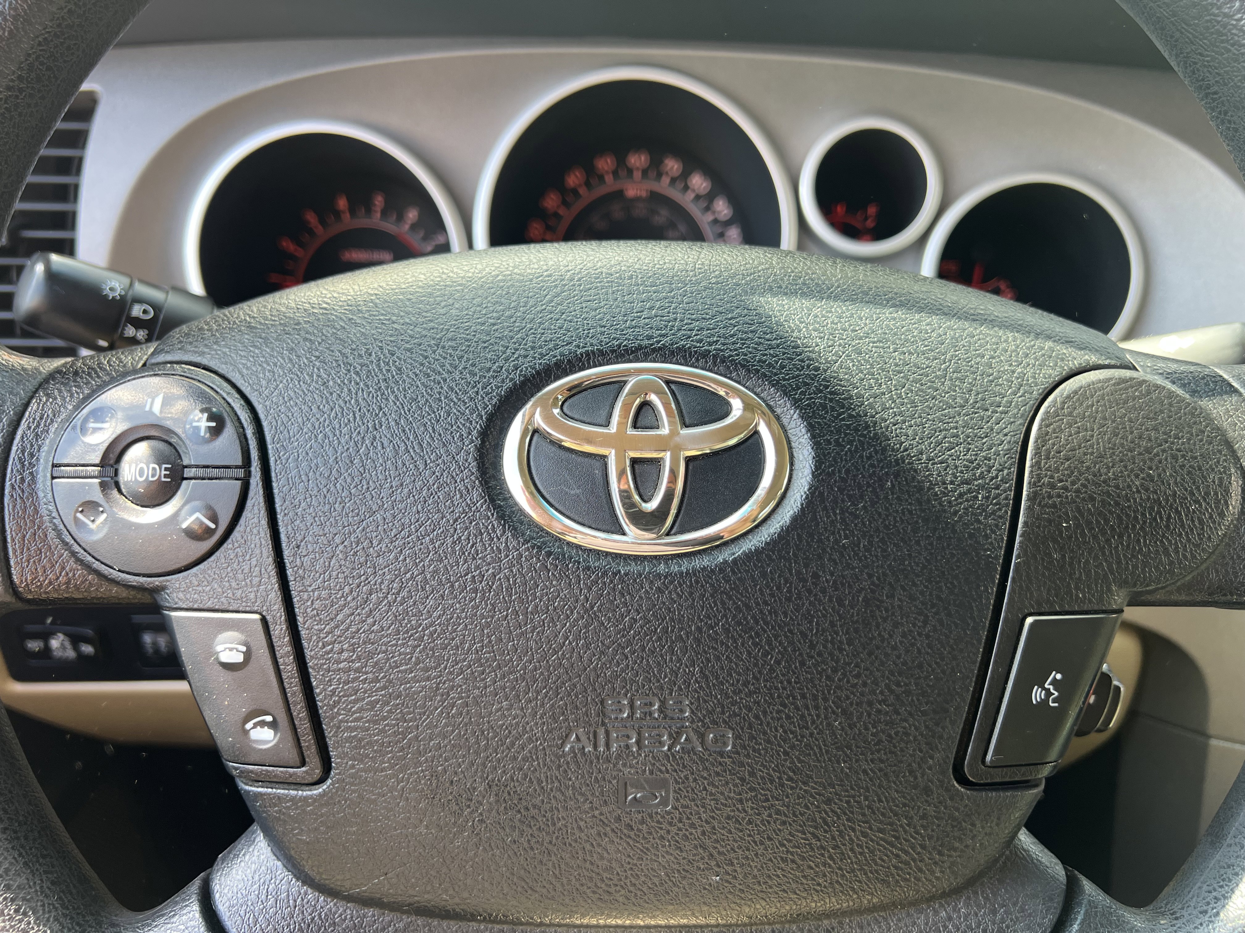 Used 2013 Toyota Tundra 4x4 CrewMax w/ SR5 Pkg image 25