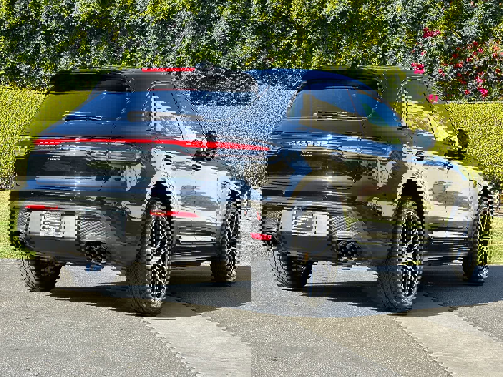 Used 2025 Porsche Macan image 8