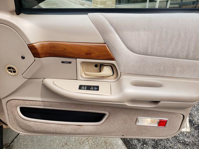 Used 1992 Ford Crown Victoria LX RWD image 19