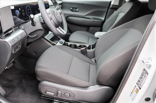 Used 2025 Hyundai Kona SEL image 11