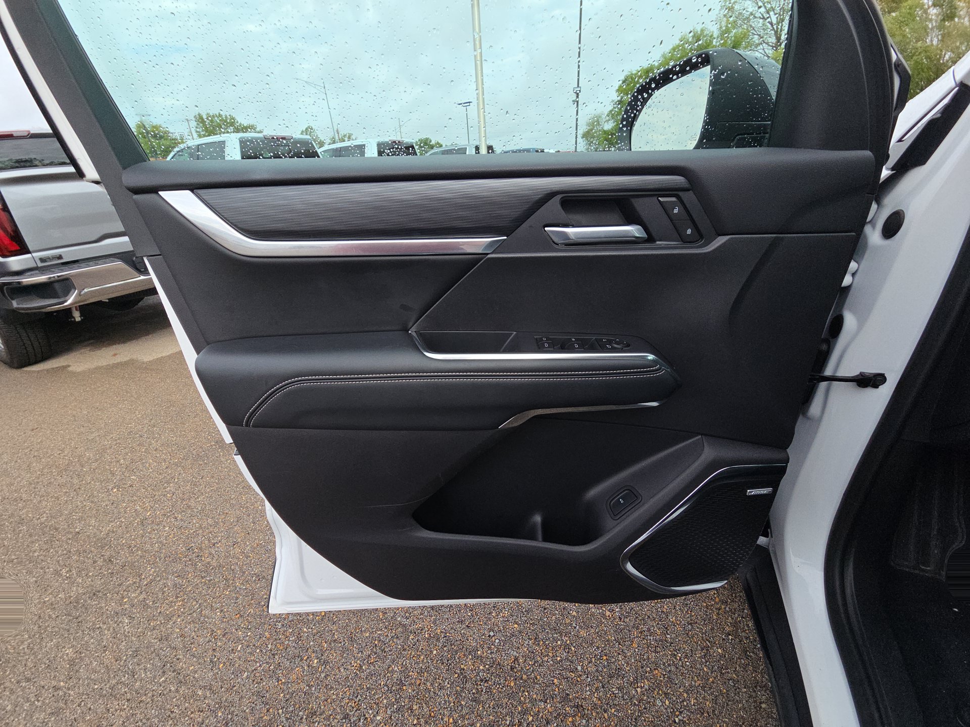 Used 2026 GMC Acadia Elevation w/ Elevation Premium Package FWD image 12