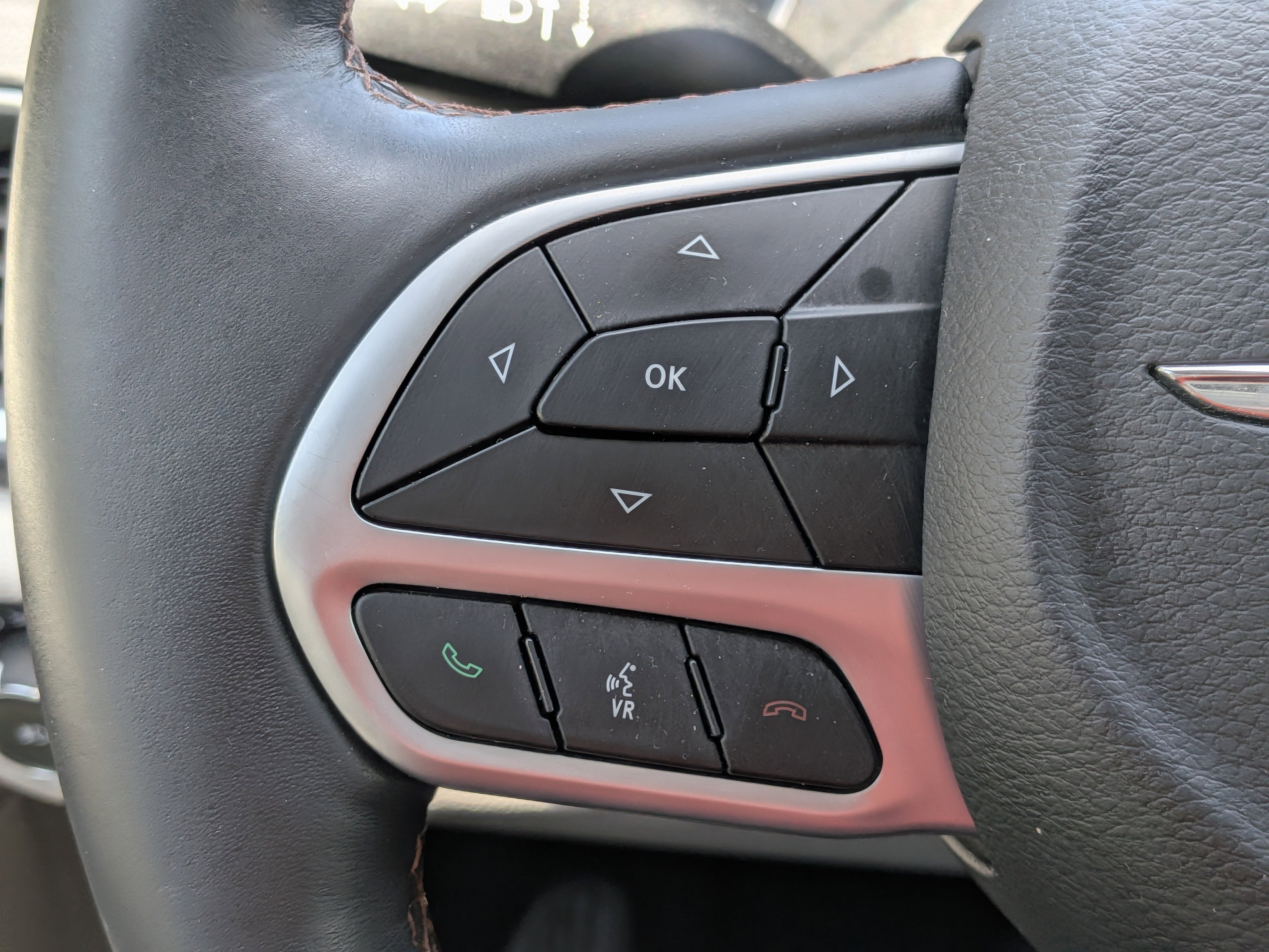 Used 2018 Chrysler Pacifica Touring-L Plus w/ Tire & Wheel Group FWD image 25