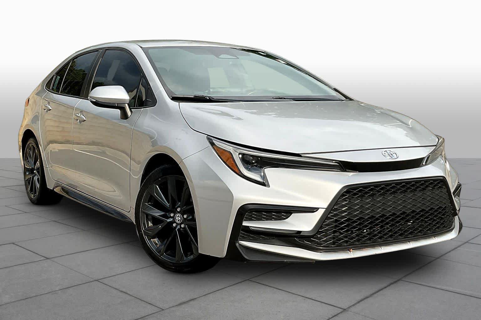 Used 2023 Toyota Corolla SE FWD image 3