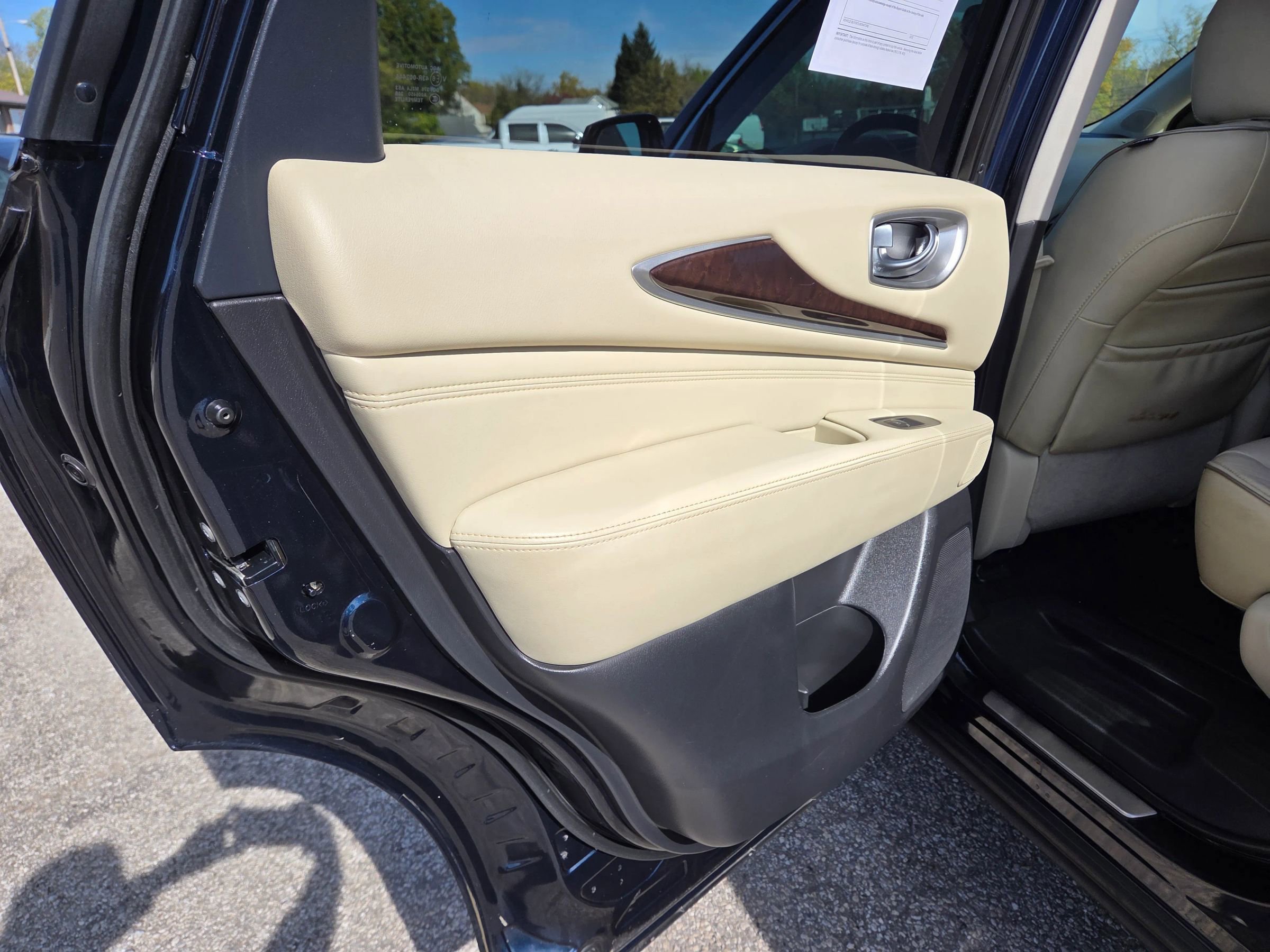 Used 2018 INFINITI QX60 Luxe w/ Deluxe Technology Package image 16