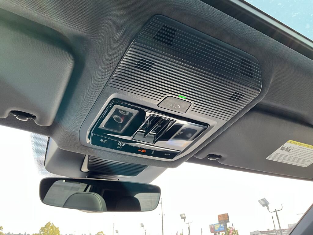 New 2025 Volkswagen Tiguan SE R-Line image 17