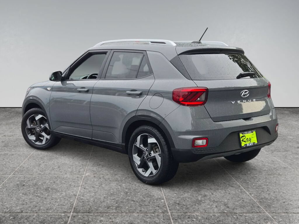 Used 2023 Hyundai Venue SEL FWD image 10