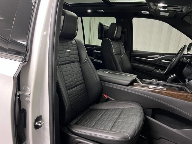 Certified 2024 Cadillac Escalade Premium Luxury Platinum AWD/4WD image 17