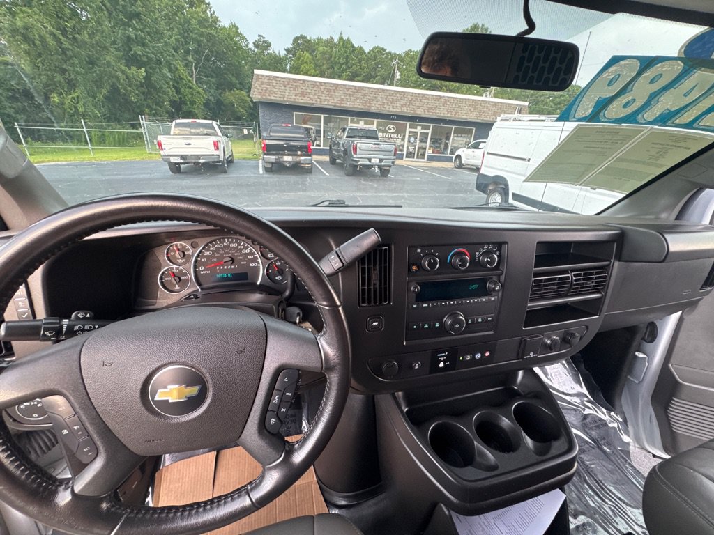 Used 2022 Chevrolet Express 3500 w/ Driver Convenience Package RWD image 16