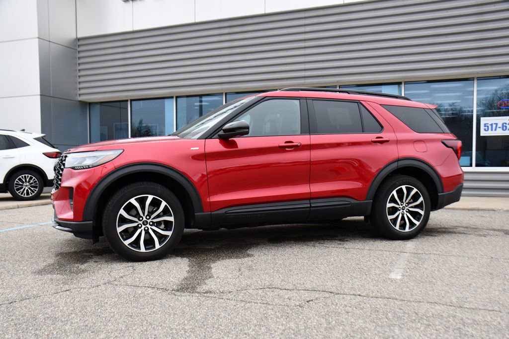 Used 2025 Ford Explorer ST-Line image 2