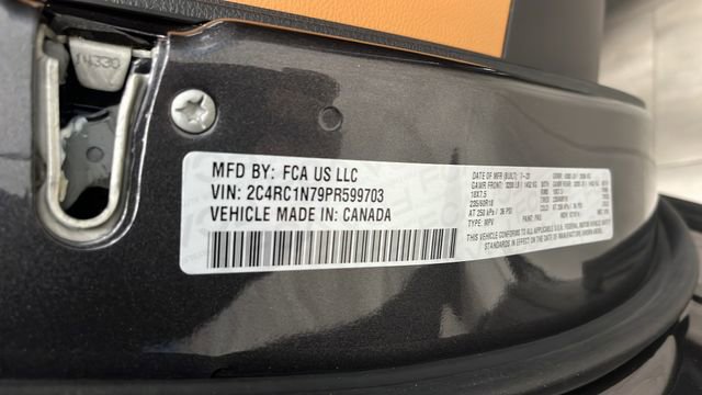 Used 2023 Chrysler Pacifica Pinnacle FWD image 29