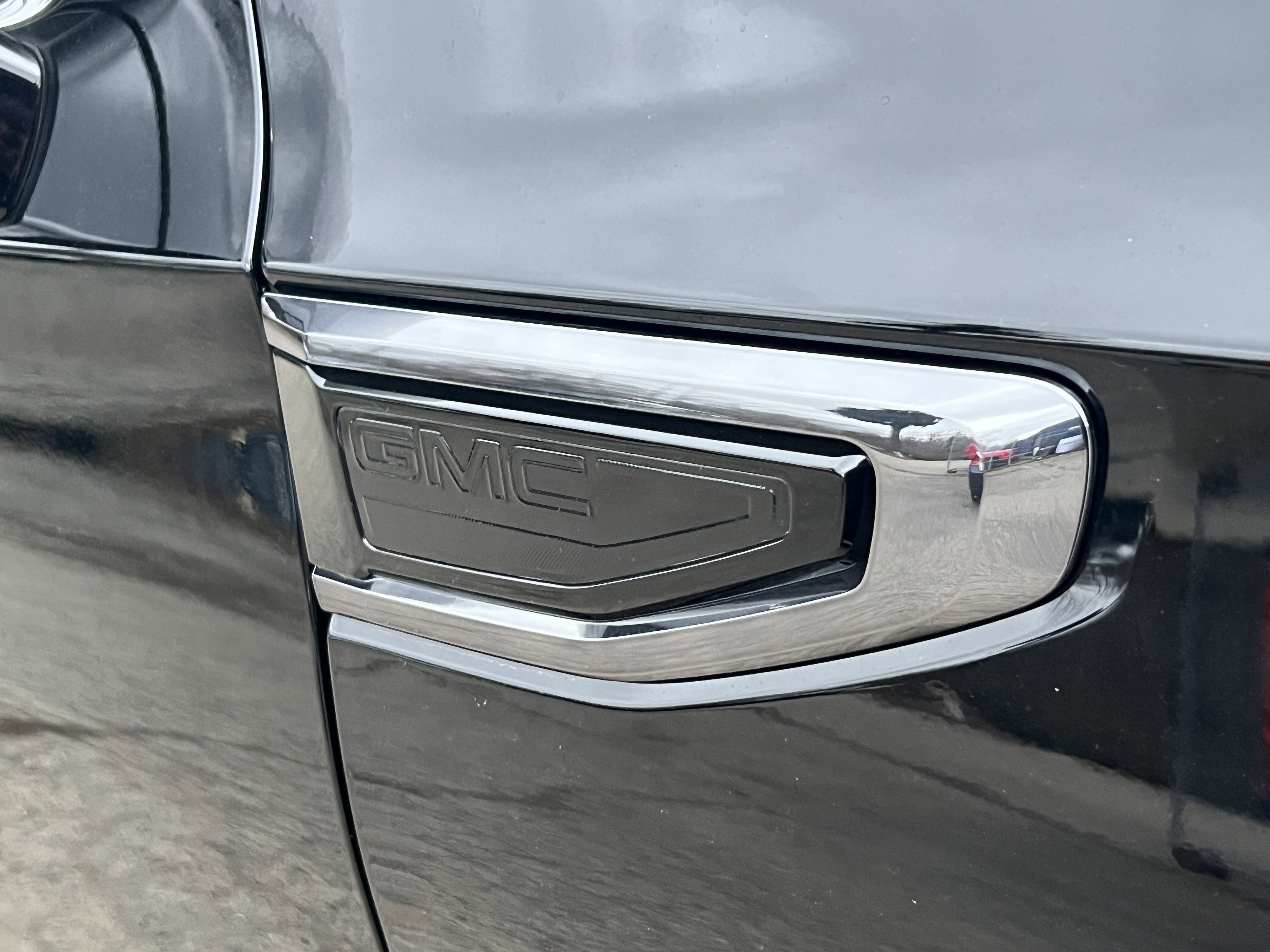 Used 2023 GMC Yukon XL Denali Ultimate w/ LPO, Floor Liner Package image 9