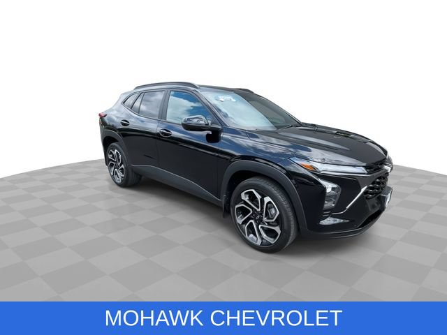 Used 2025 Chevrolet Trax RS w/ Sunroof Package FWD image 2
