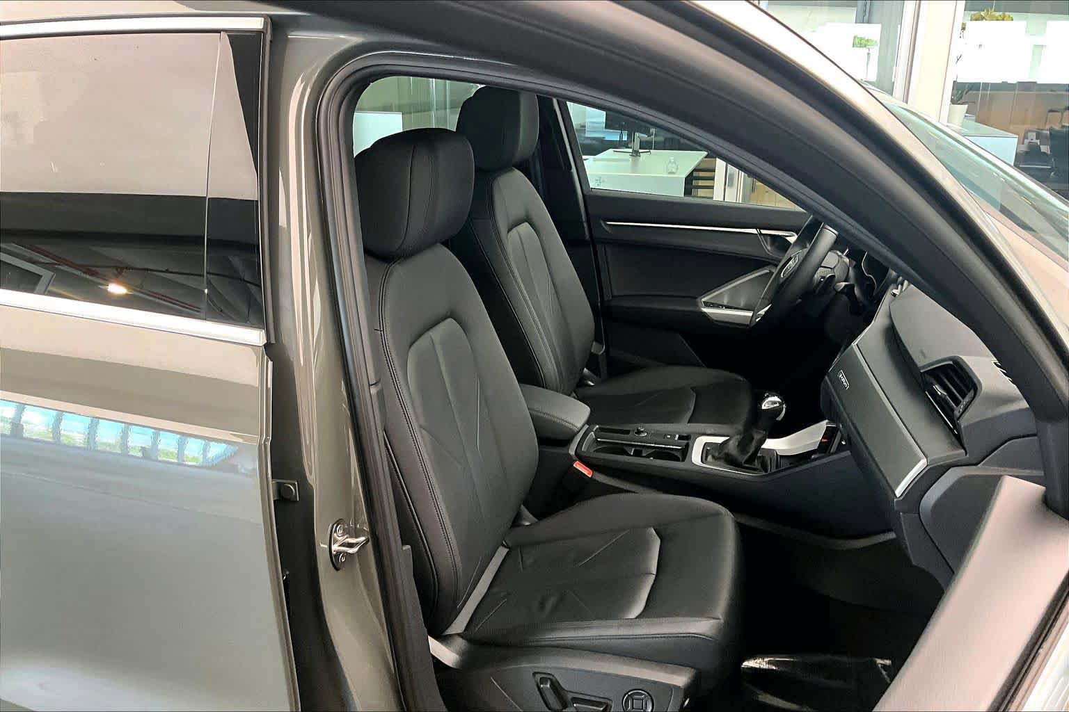 Certified 2025 Audi Q3 2.0T Premium w/ Convenience Package AWD/4WD image 9