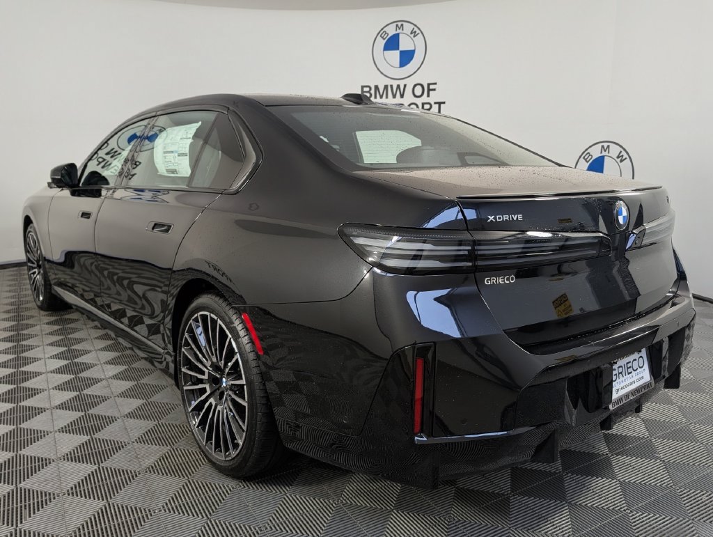 New 2027 BMW i7 xDrive60 w/ M Sport Professional Package AWD/4WD image 8