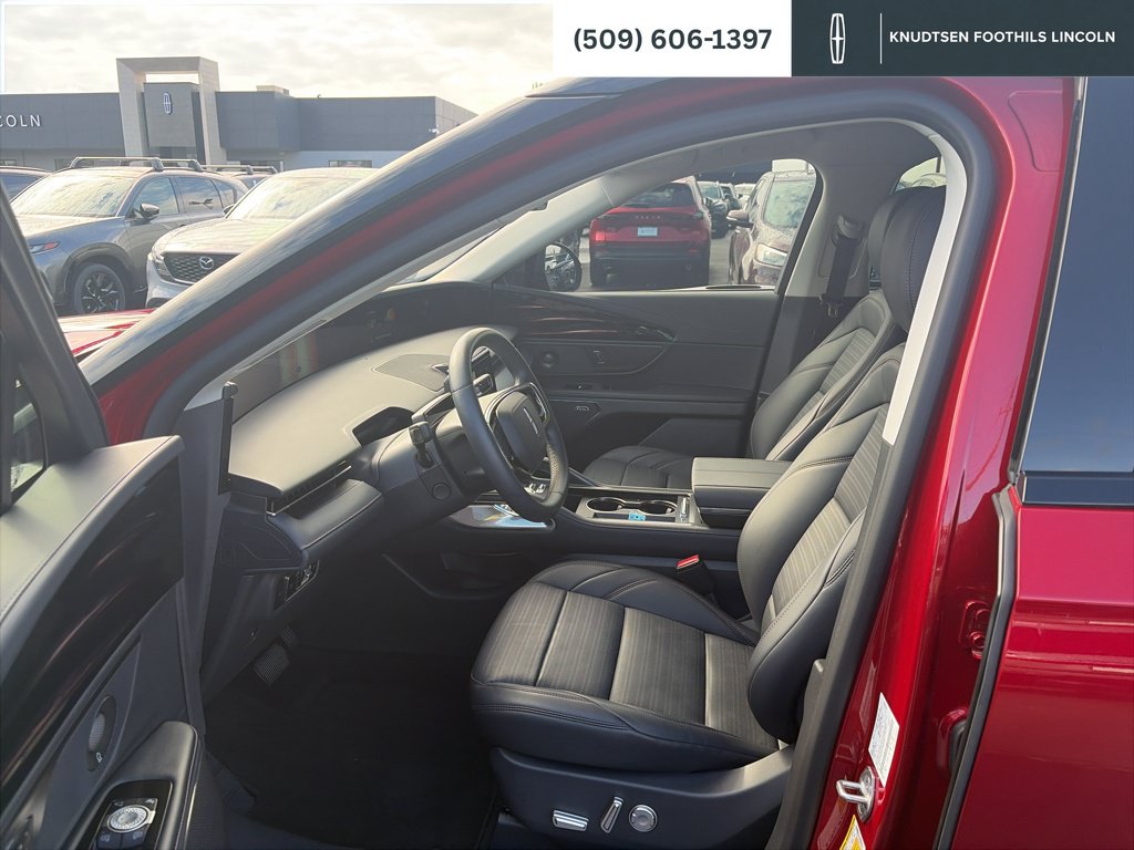 Used 2026 Lincoln Nautilus Reserve AWD/4WD image 11