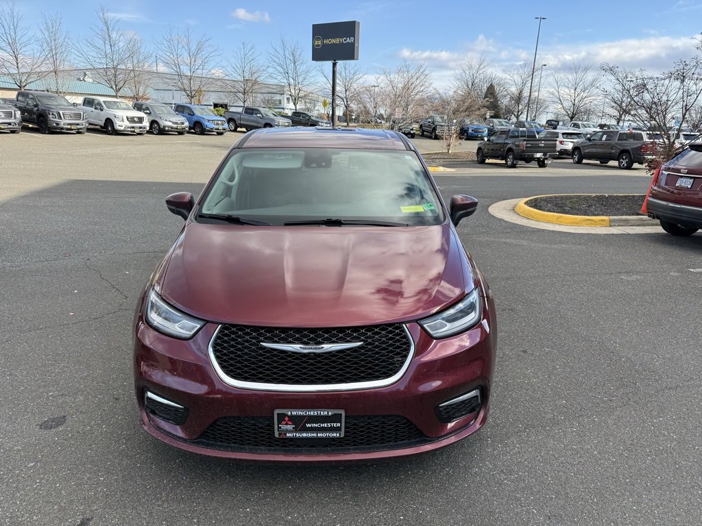 Used 2023 Chrysler Pacifica Touring-L image 7