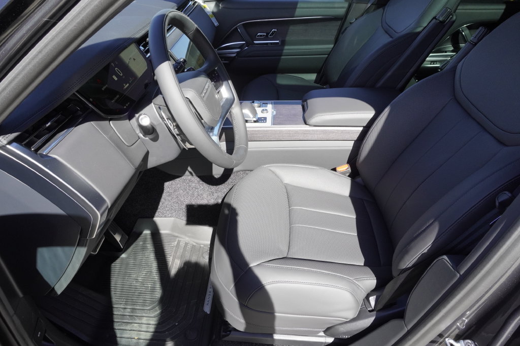 New 2027 Land Rover Range Rover Long Wheelbase SE AWD/4WD image 19