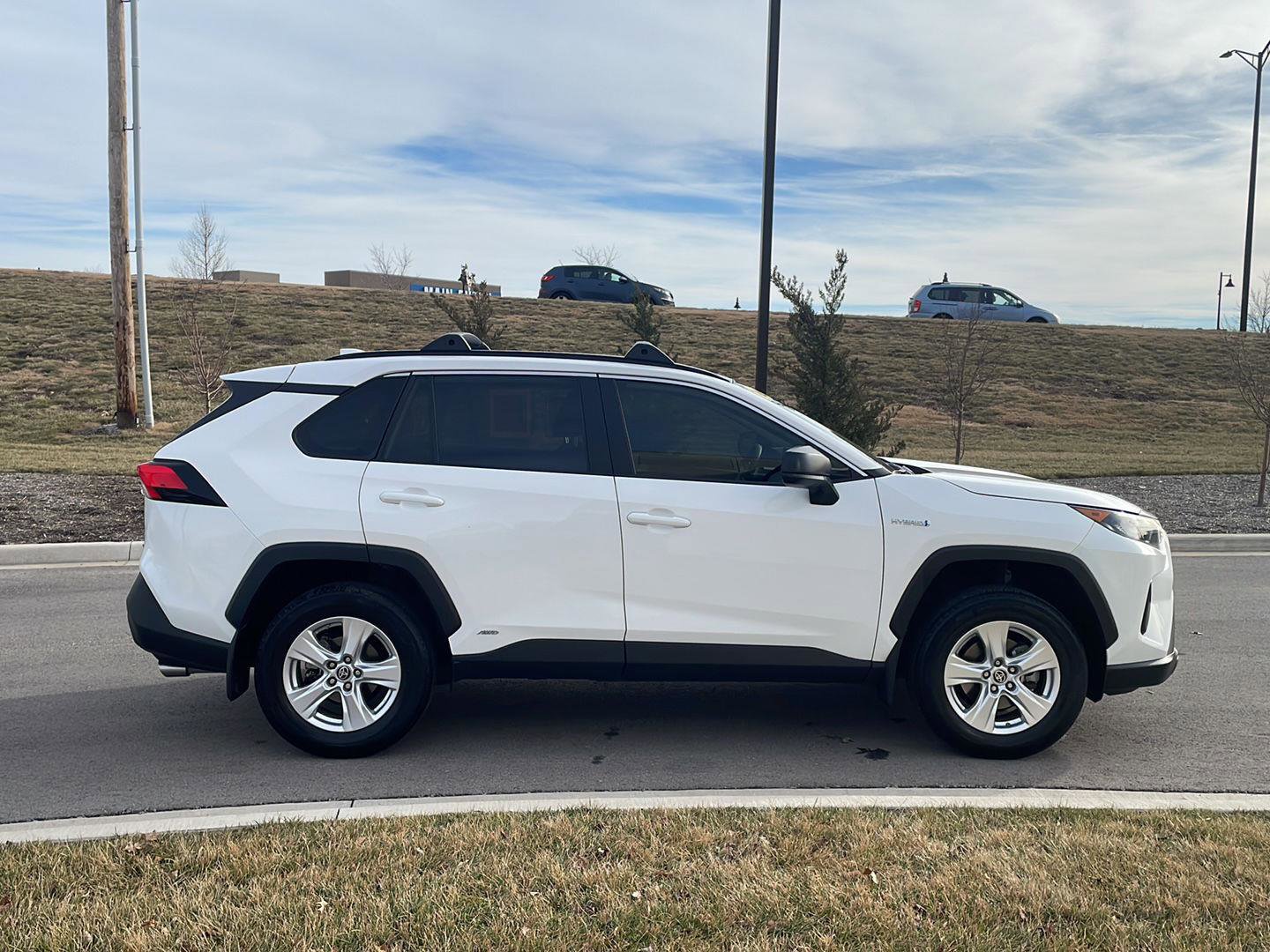 Used 2021 Toyota RAV4 LE image 17