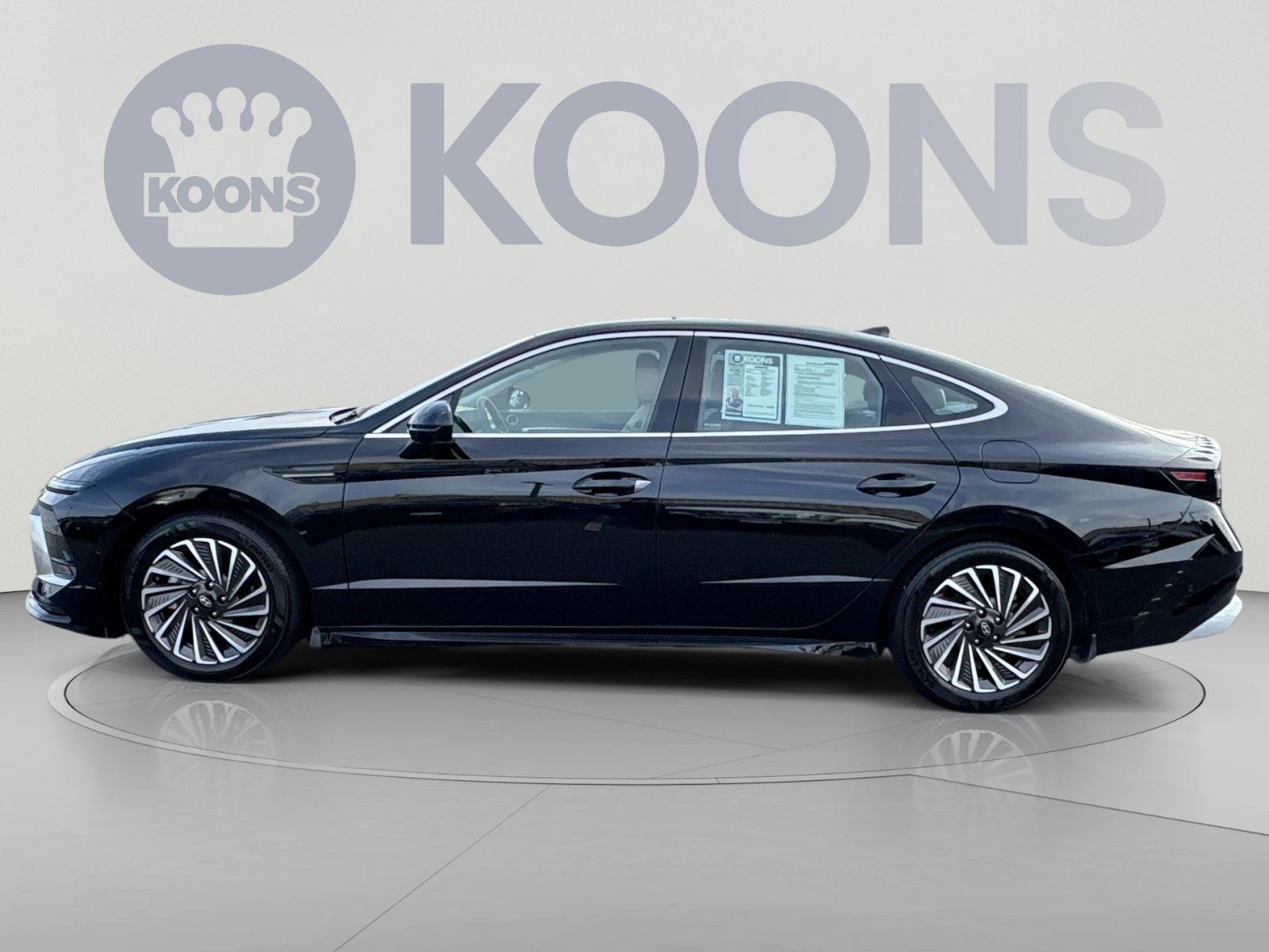Used 2025 Hyundai Sonata Limited FWD image 2