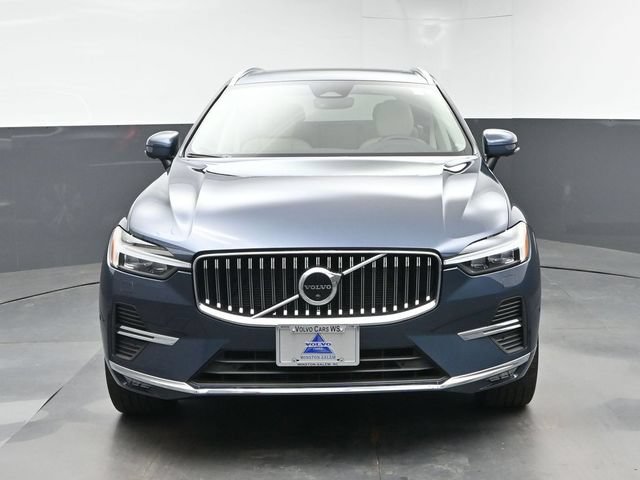 Used 2023 Volvo XC60 B5 Plus w/ Climate Package AWD/4WD image 3