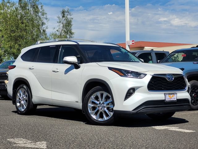Used 2023 Toyota Highlander Limited AWD/4WD image 2