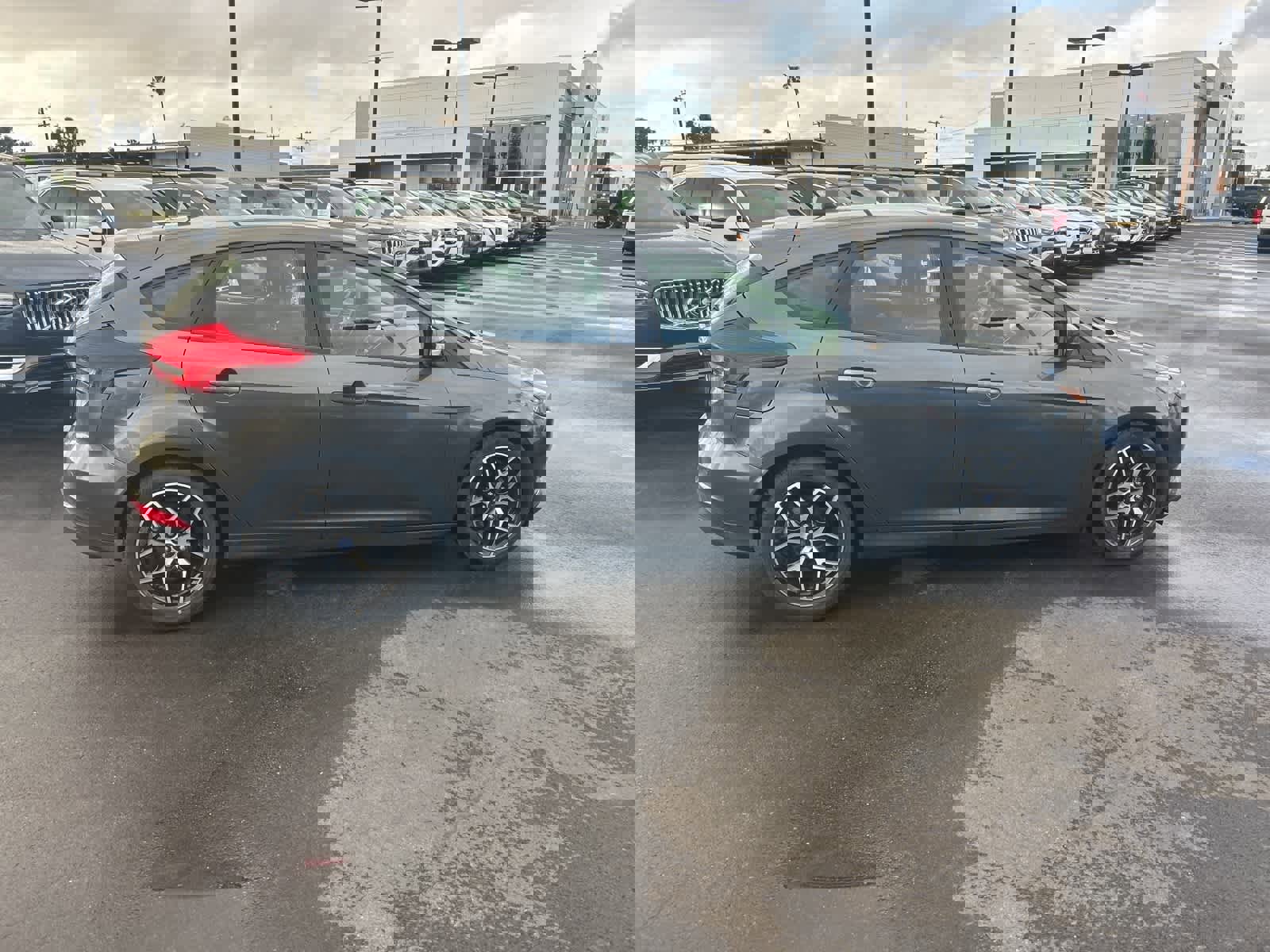 Used 2018 Ford Focus SEL image 9