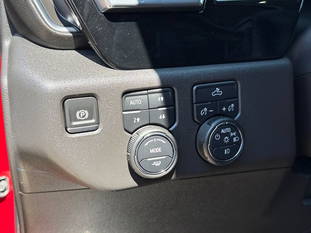 Used 2024 Chevrolet Silverado 1500 LT Trail Boss w/ Convenience Package II AWD/4WD image 18