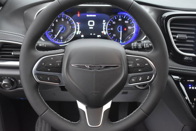 New 2026 Chrysler Pacifica Select image 20