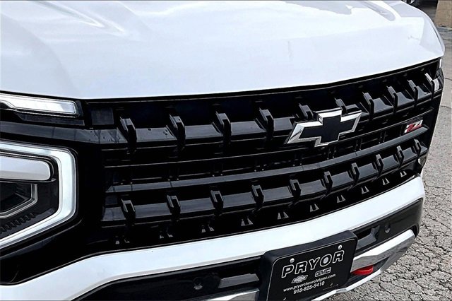 Used 2025 Chevrolet Suburban Z71 image 34