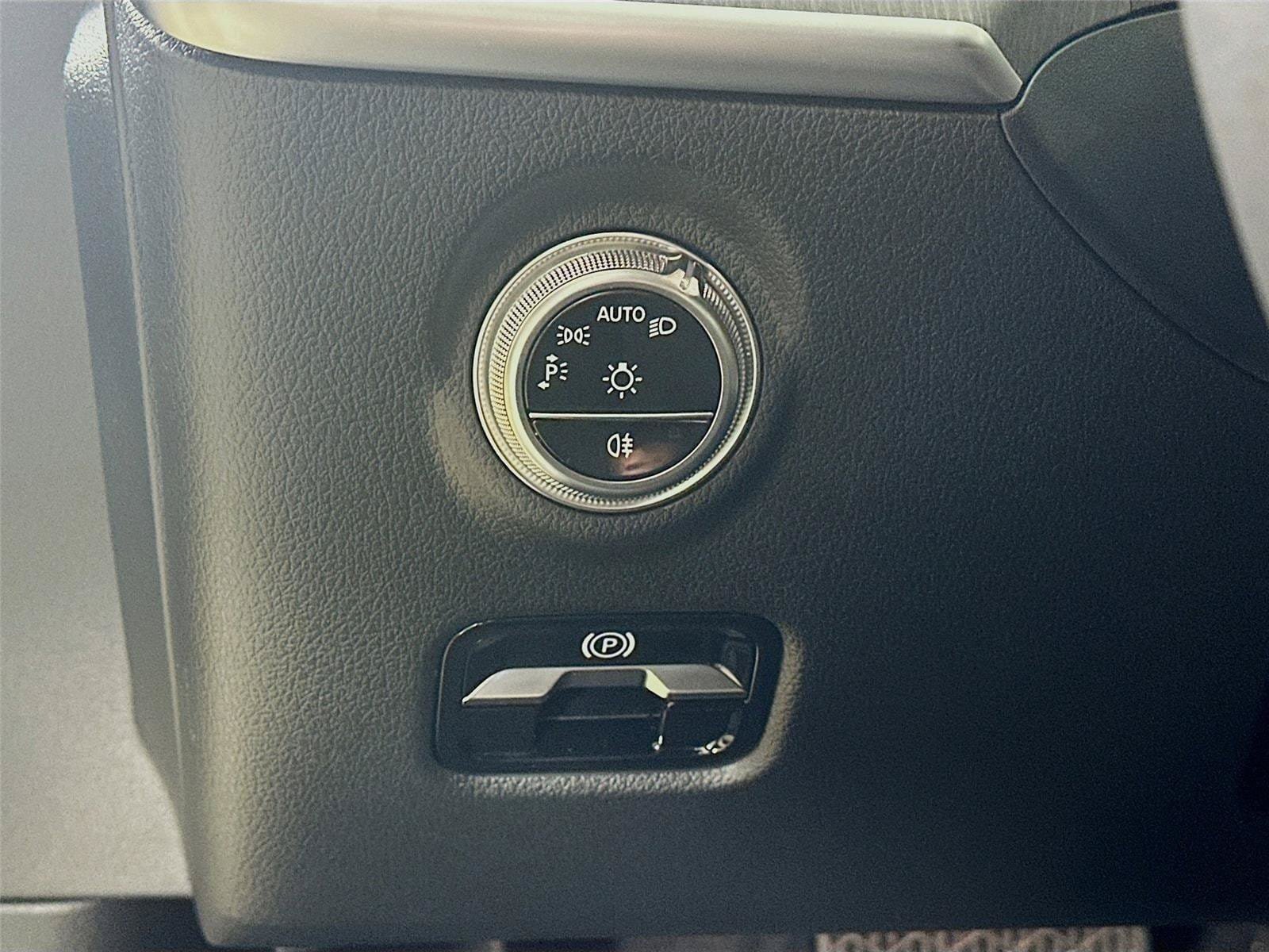 Certified 2026 Mercedes-Benz C 300 4MATIC Sedan image 10