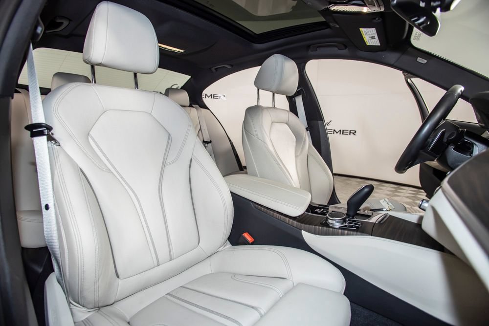 Used 2023 BMW 530e w/ M Sport Package RWD image 14