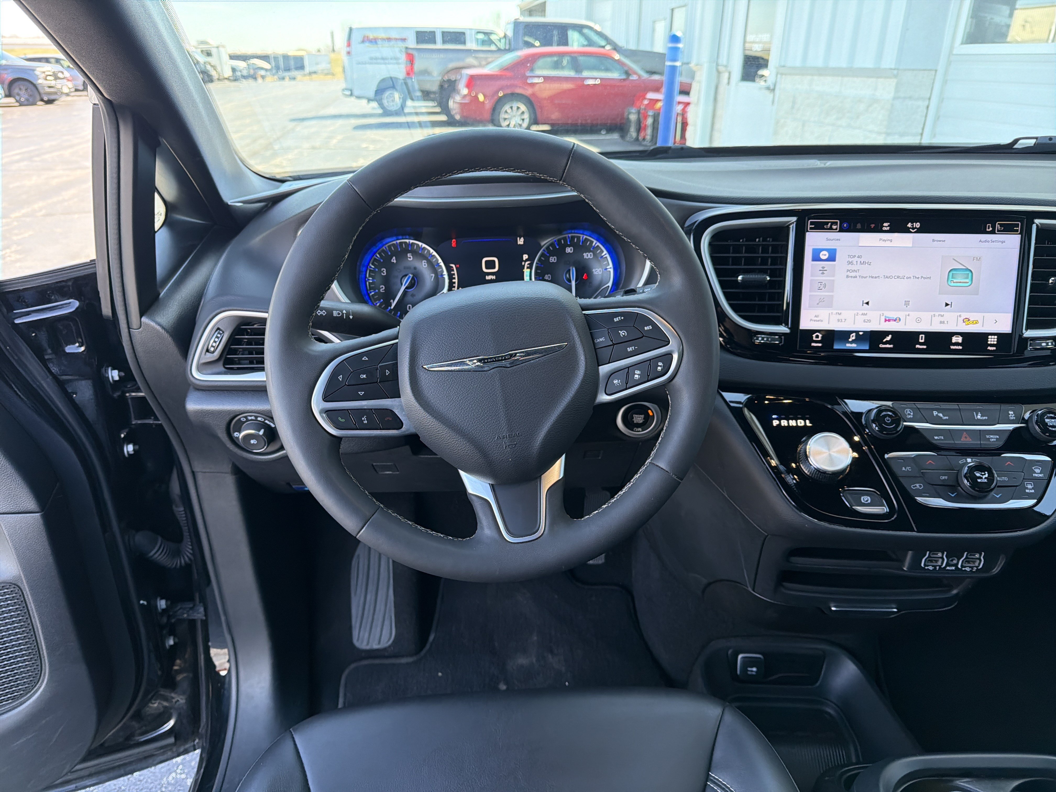 Used 2025 Chrysler Pacifica Select FWD image 30