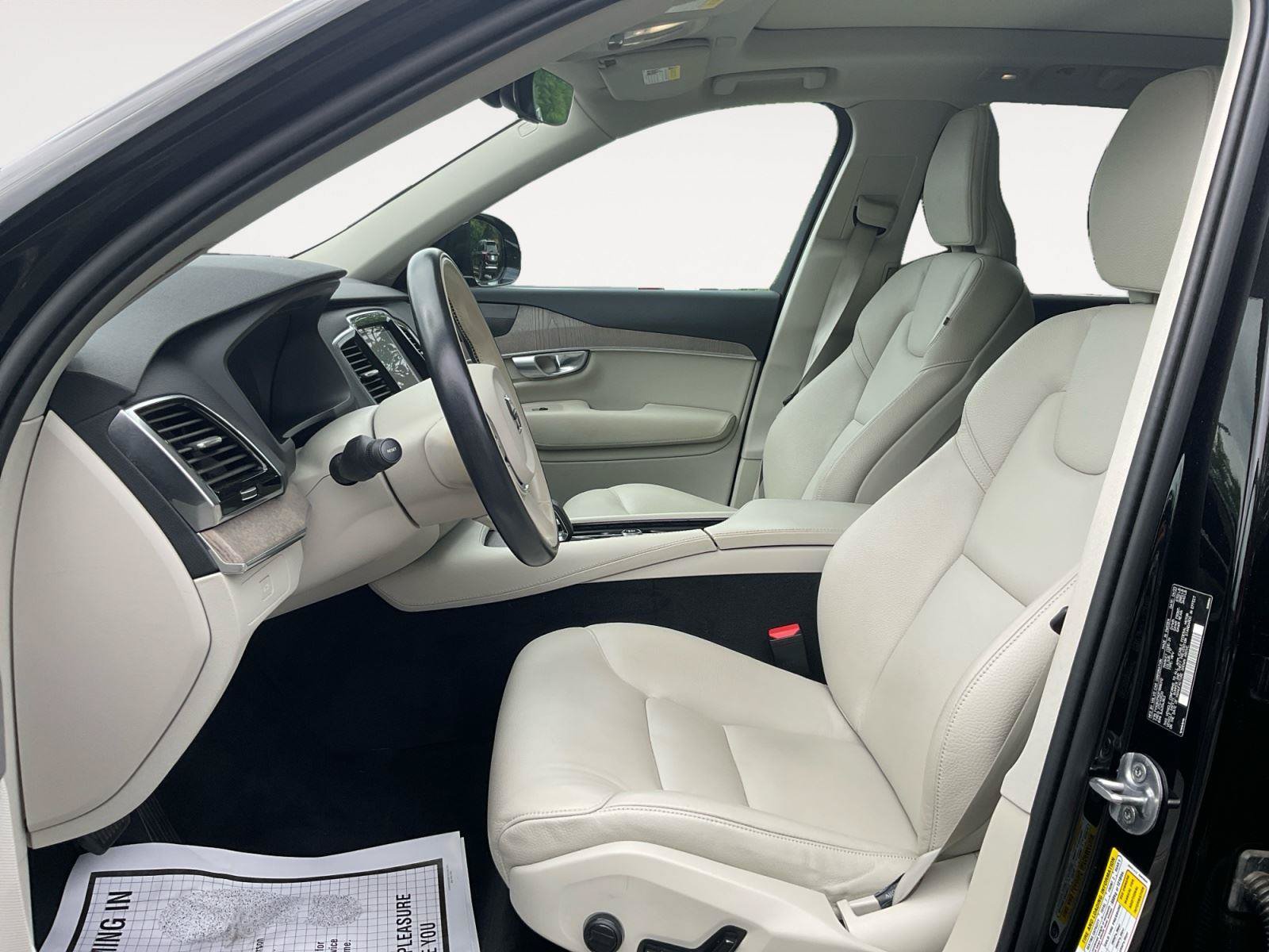 Certified 2023 Volvo XC90 B6 Plus AWD/4WD image 9