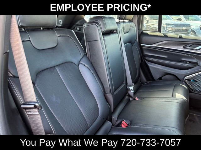 Used 2022 Jeep Grand Cherokee Overland w/ Luxury Tech Group IV AWD/4WD image 22