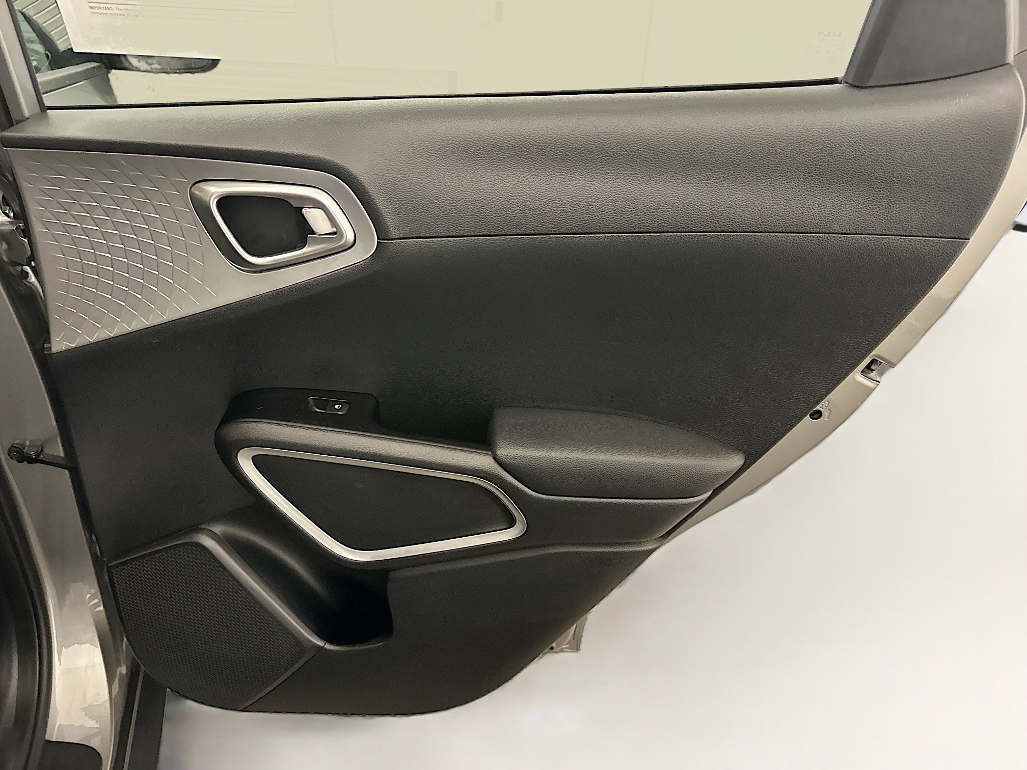 Used 2025 Kia Soul LX w/ LX Technology Package FWD image 30