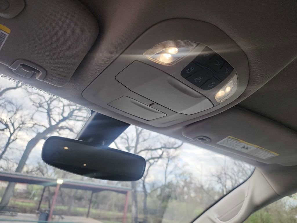 Used 2020 Chrysler Voyager Lxi image 17