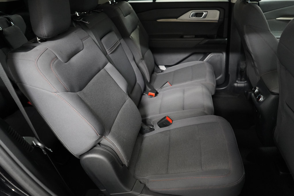 Certified 2025 Ford Explorer Active RWD image 23
