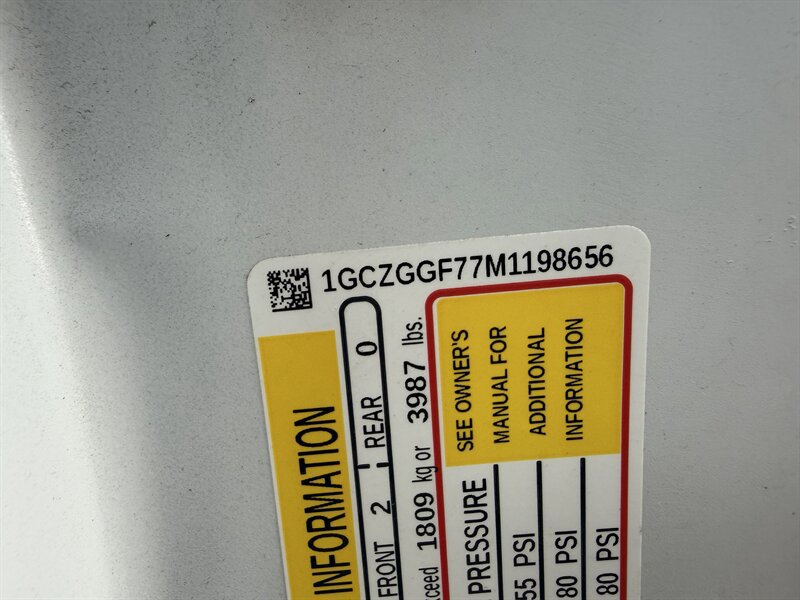 Used 2021 Chevrolet Express 3500 w/ Driver Convenience Package RWD image 32