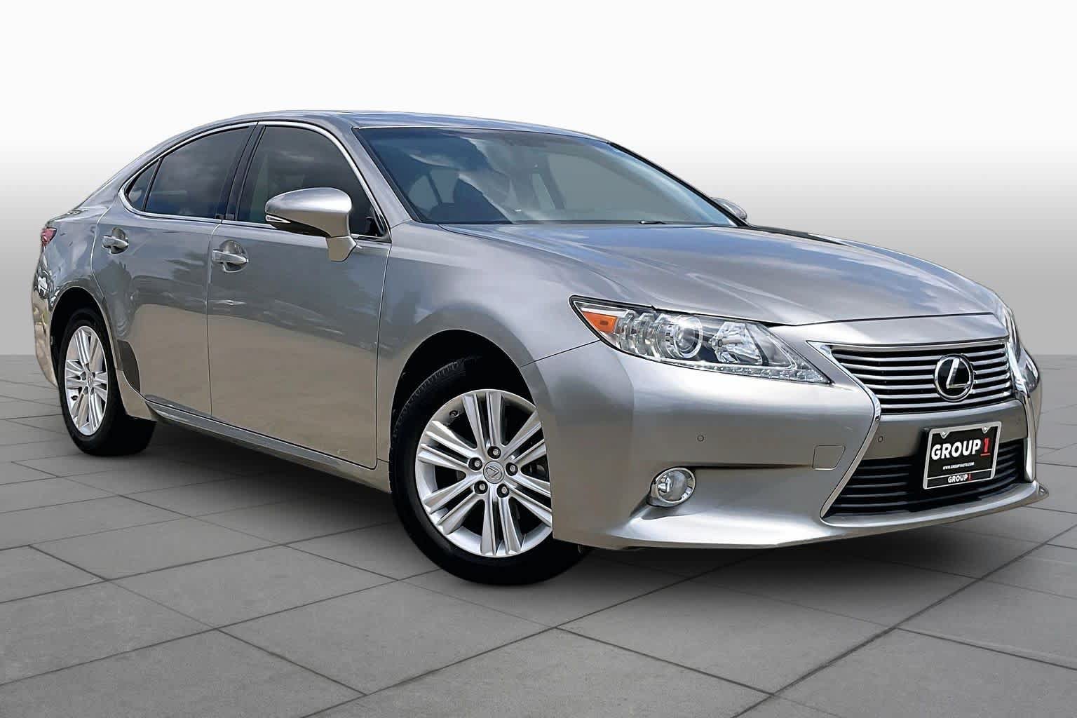 Used 2015 Lexus ES 350 w/ Premium Package FWD image 3