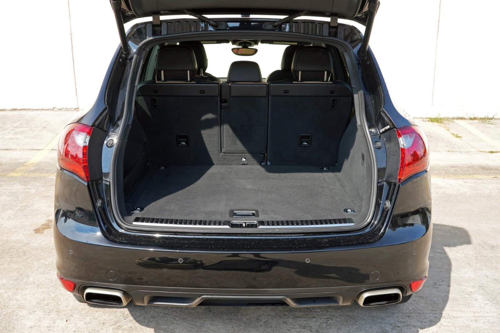 Used 2014 Porsche Cayenne Platinum Edition AWD/4WD image 8