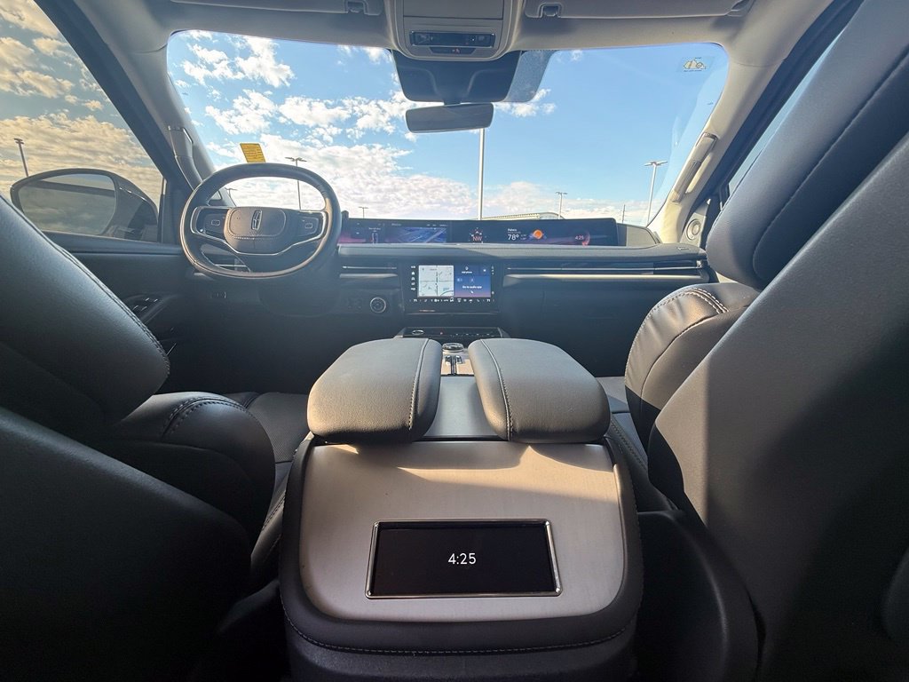 Used 2026 Lincoln Navigator Premiere AWD/4WD image 24
