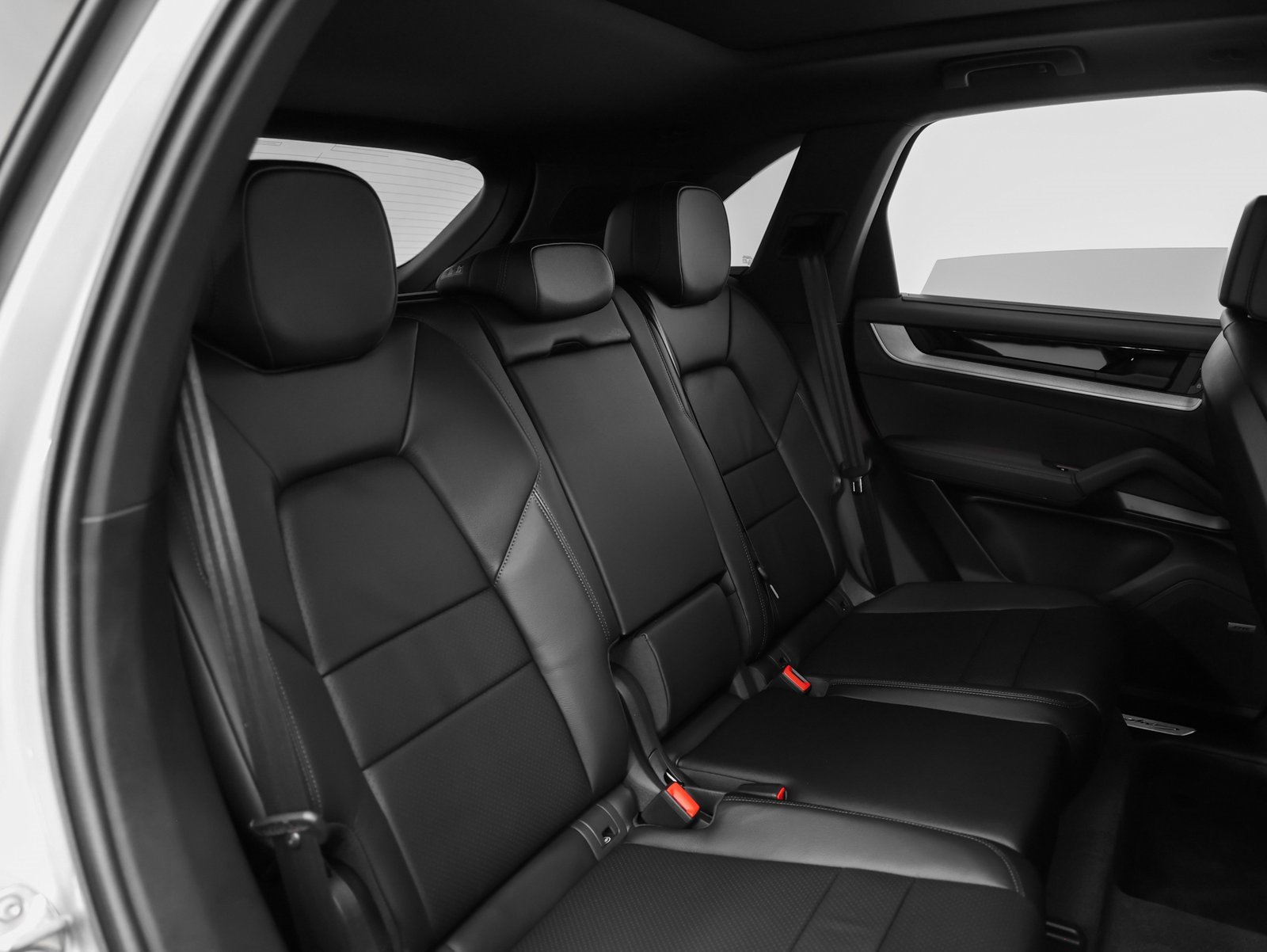 Used 2025 Porsche Cayenne image 22