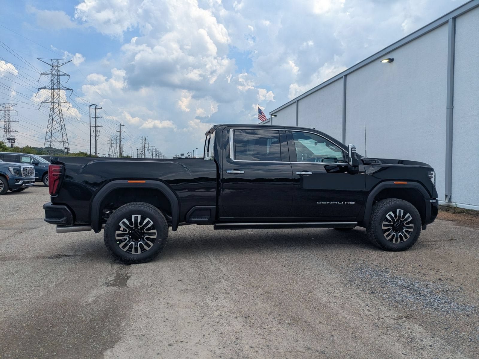 New 2026 GMC Sierra 2500 Denali Ultimate AWD/4WD image 7