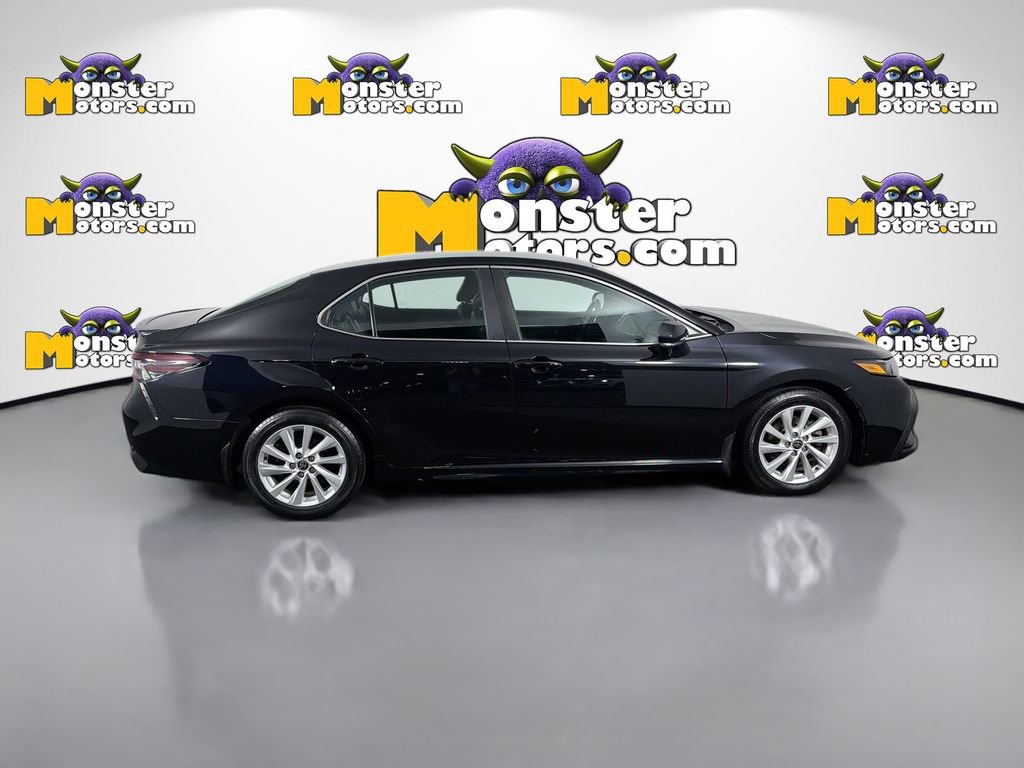 Used 2021 Toyota Camry SE image 4