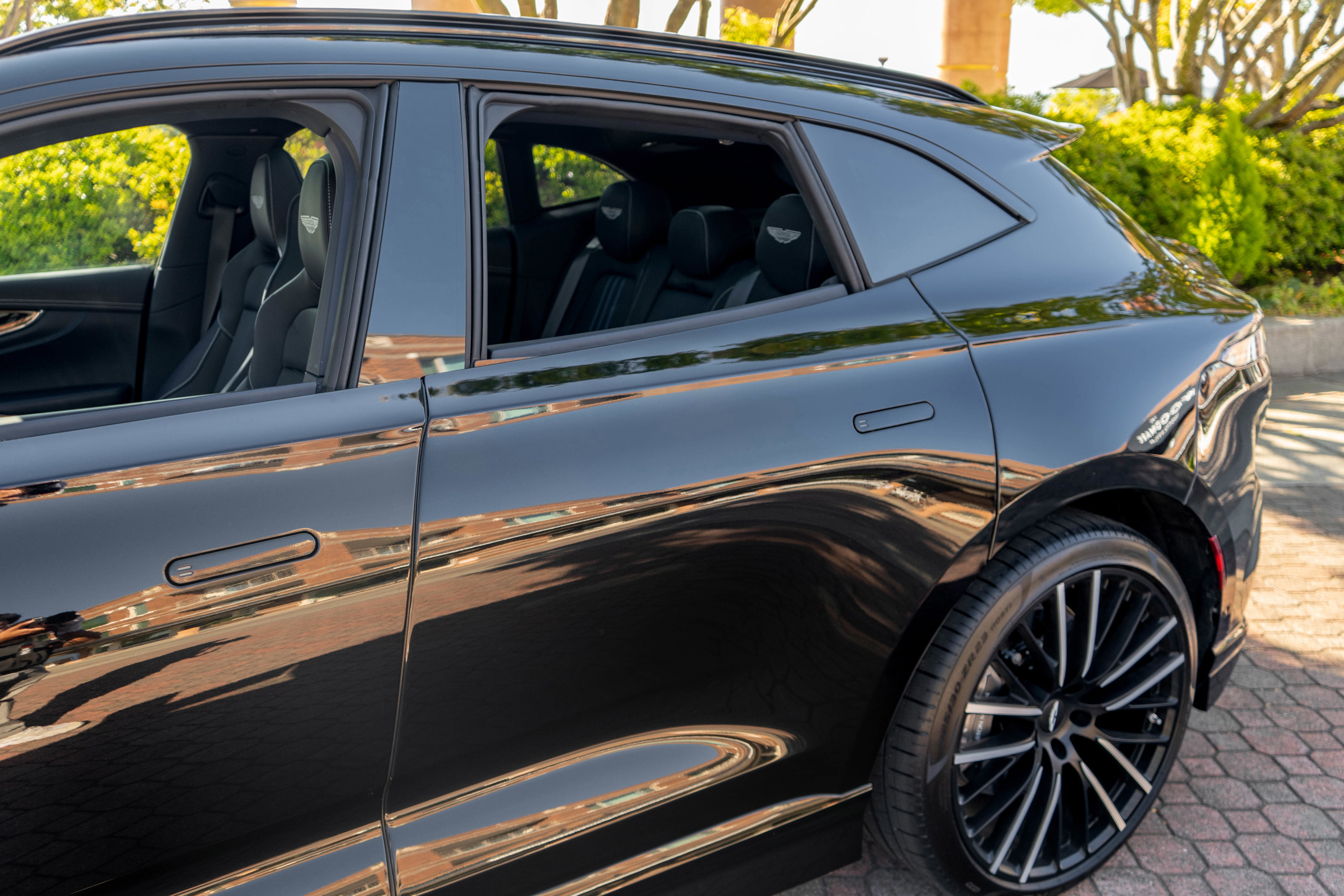 Used 2025 Aston Martin DBX 707 image 55