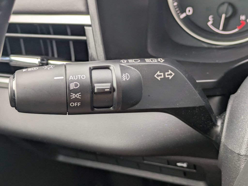 Used 2025 Mitsubishi Outlander SE FWD image 30