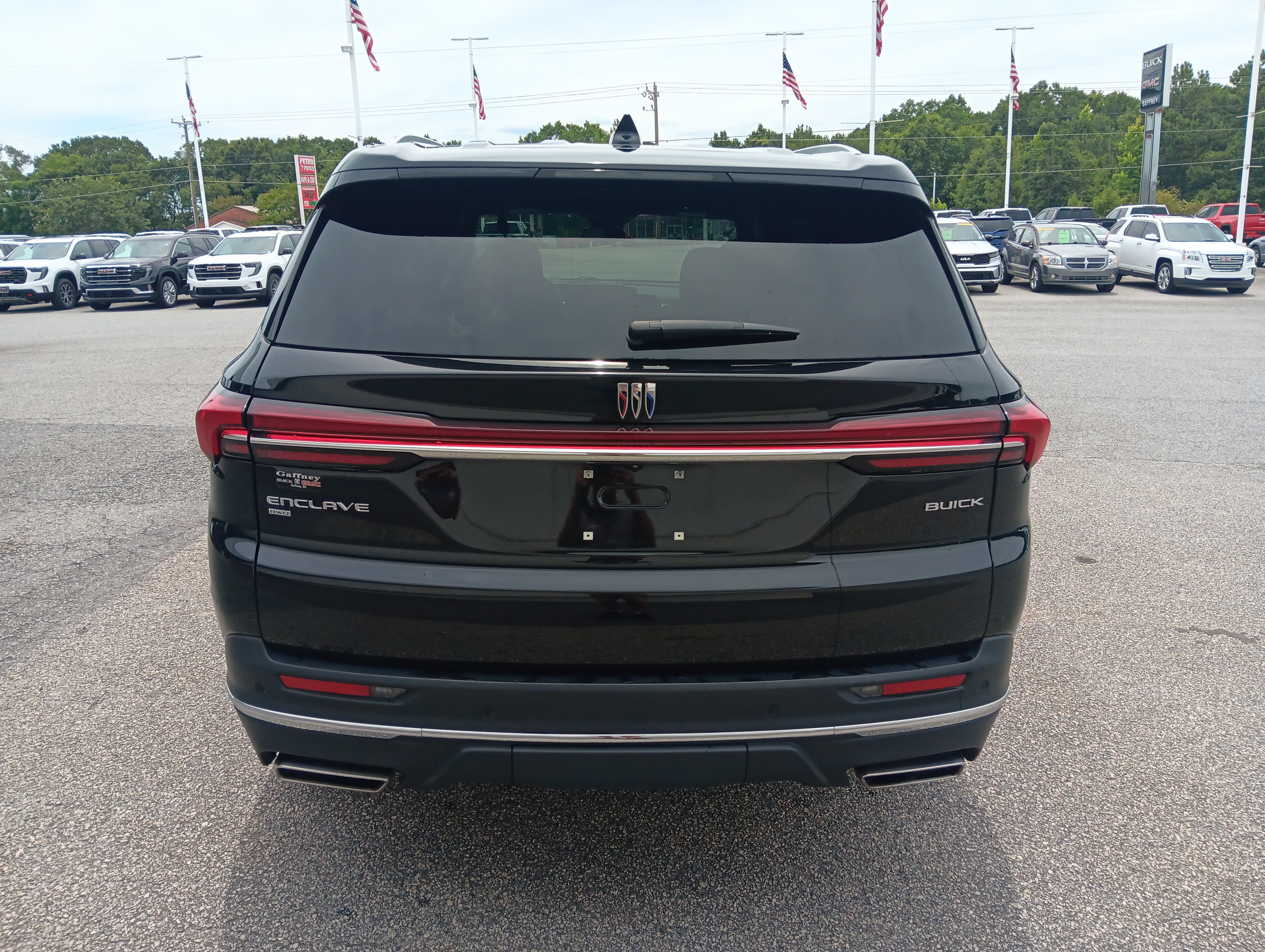 Used 2025 Buick Enclave Preferred AWD/4WD image 5